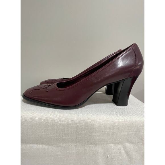 Etienne Aigner Burgundy Heels - Picture 10 of 11